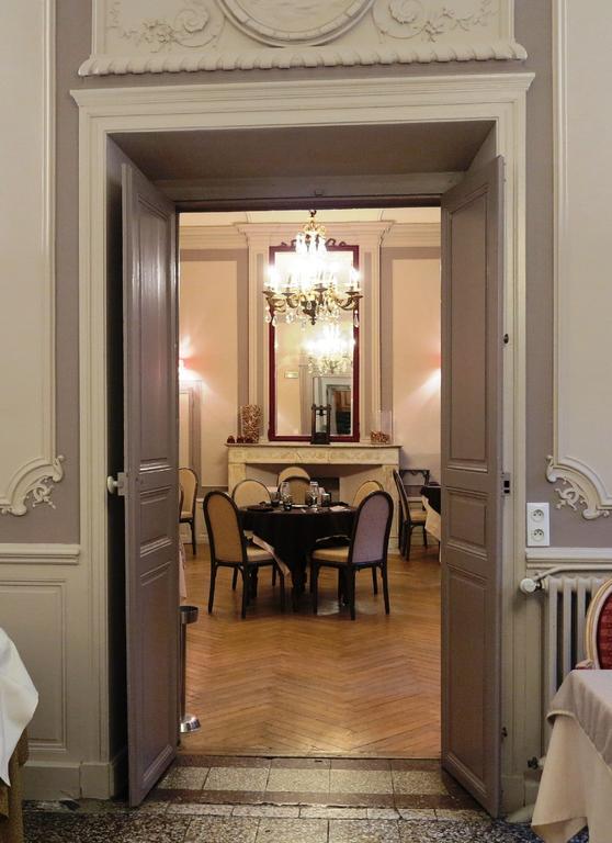 Hotel Moderne Et Pigeon Limoux Bagian luar foto
