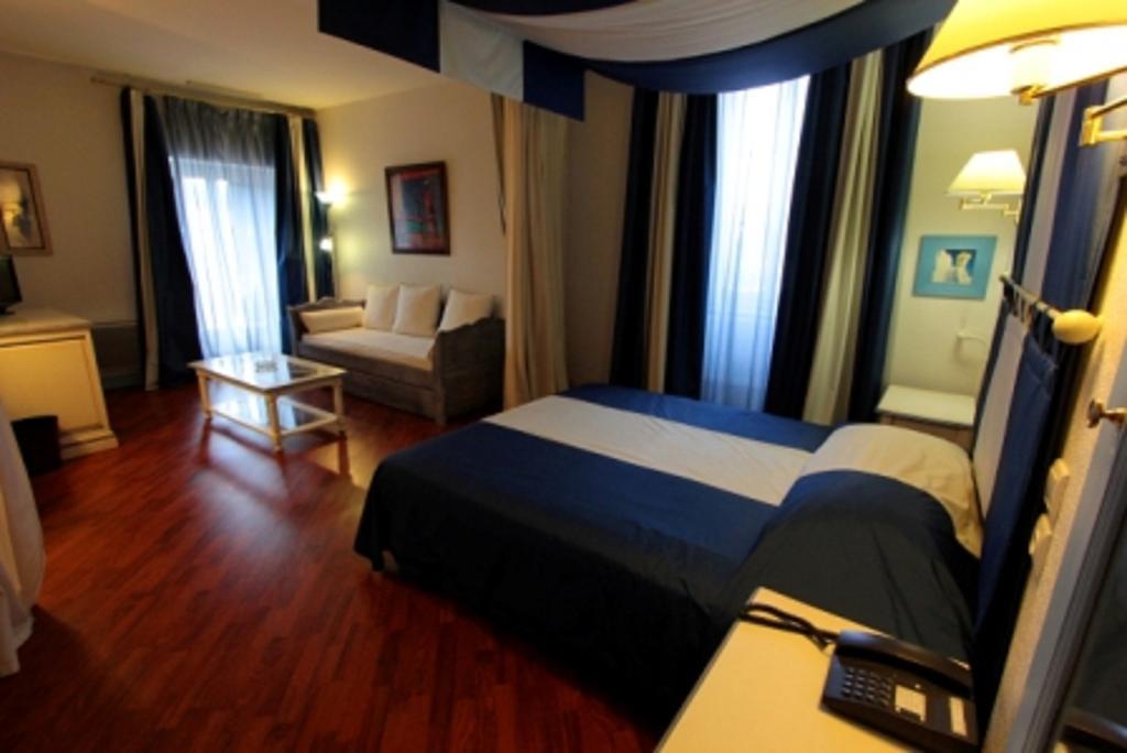 Hotel Moderne Et Pigeon Limoux Ruang foto