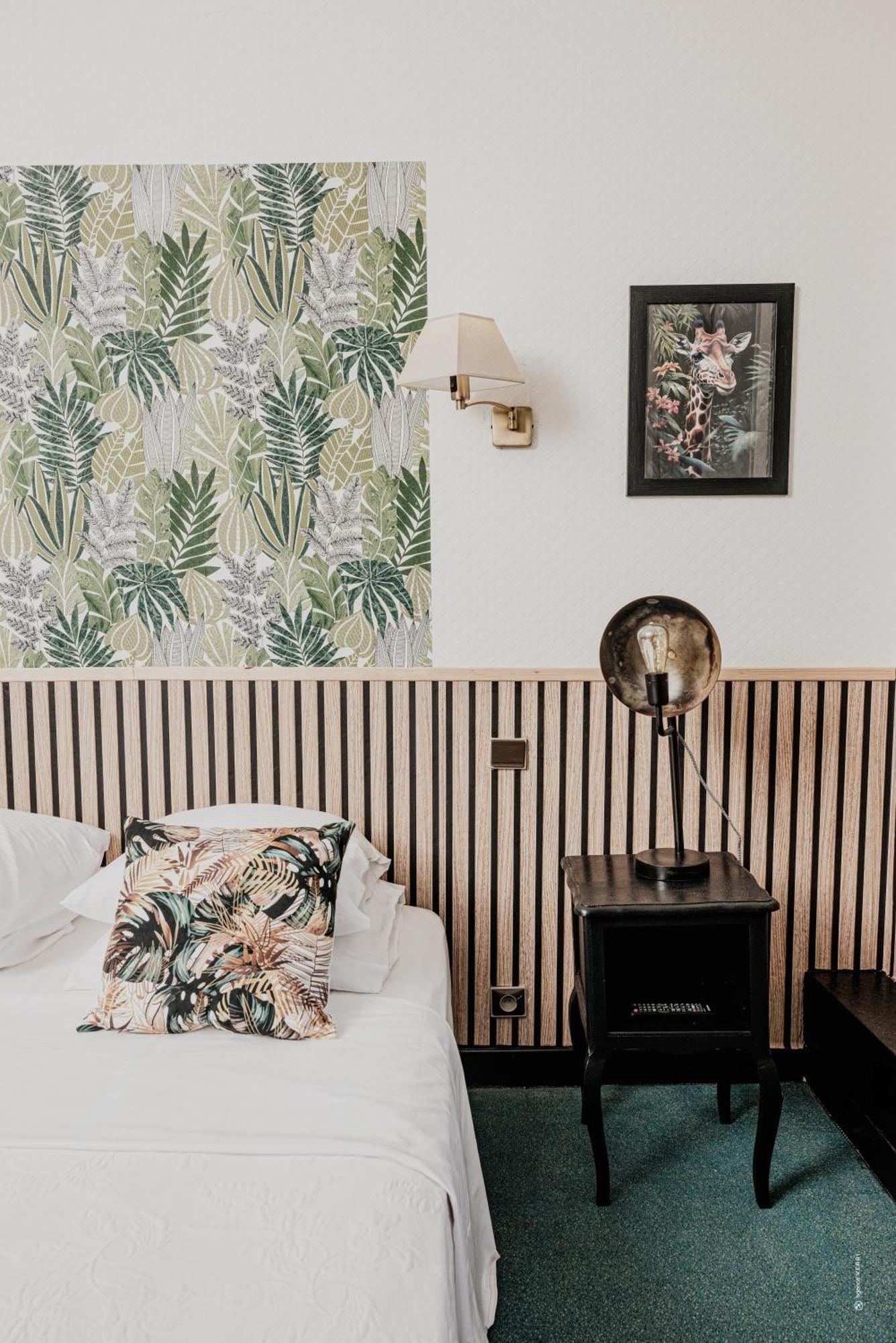 Hotel Moderne Et Pigeon Limoux Bagian luar foto